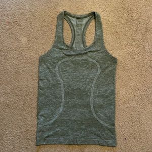 Lululemon racetrack top size 6/8
